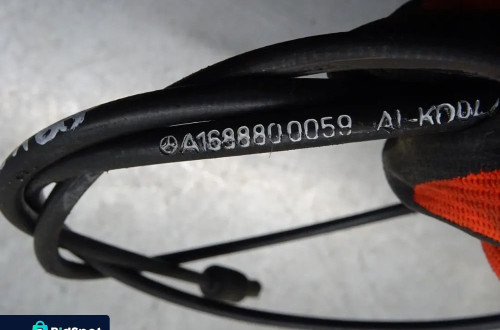 MERCEDES W168 LIFT 01-05 LINKA CIĘGNO MASKI A1688800059