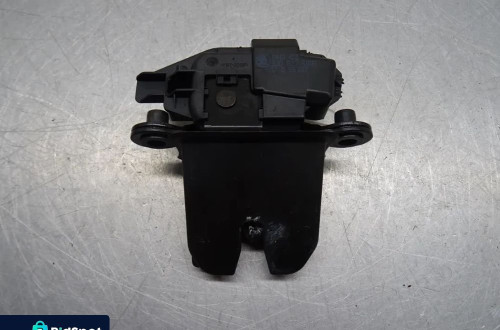 SKODA FABIA II 07-10 1.2B ZAMEK KLAPY BAGAŻNIKA TYŁ 5J0827501B