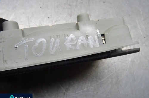 VW TOURAN I 03-05 LAMPKA PODSUFITKI 3B0947105