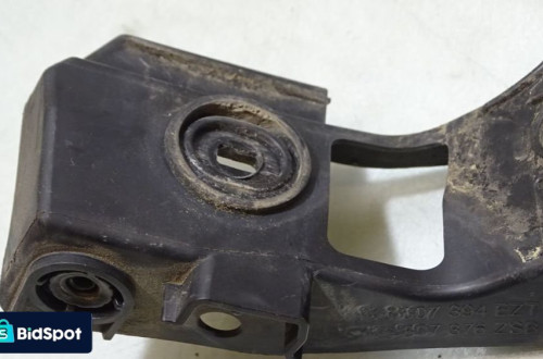 ŚLIZG ZDERZAKA PRAWY TYŁ VOLKSWAGEN GOLF V 1.9 TDI 1K6807394