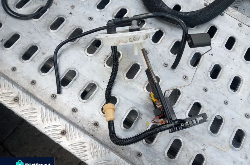 bmw e60 e65 3.5d 3.0d wskaznik poziomu paliwa 6765849 0580303042