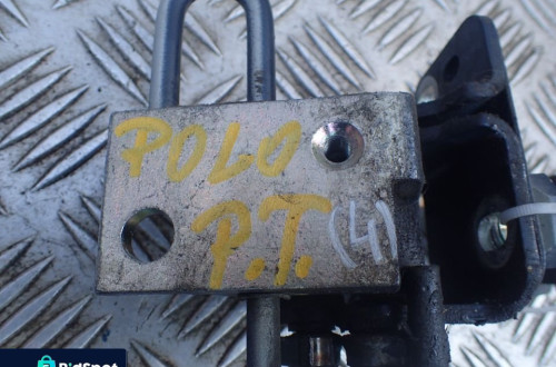 ZAWIAS DRZWI PRAWY TYŁ VW POLO IV 9N 6Q4833412A RADOM