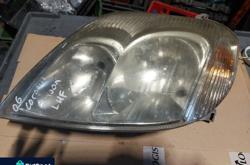 Lampa lewa przednia lewy przód Toyota Corolla Saloon '06r ANGLIK