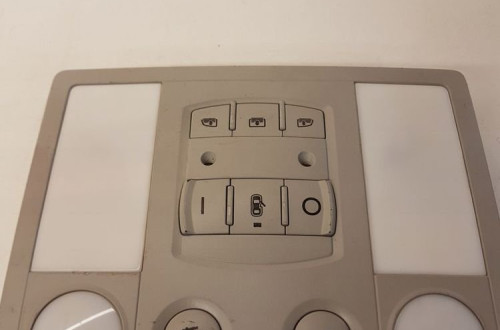 LAMPKA OŚWIETLENIE KABINY AUDI A8 D3 4E094711AC