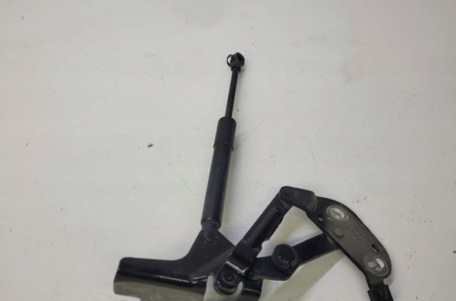 ZAWIAS KLAPY LEWY TYŁ AUDI A3 CABRIO 8P7827299B