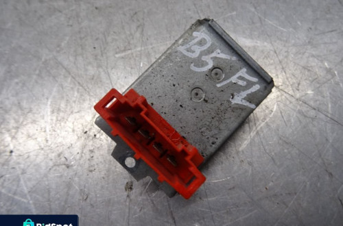 VW PASSAT B5 REZYSTOR OPORNIK DMUCHAWY 740245833F