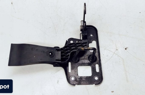 ZAMEK MASKI RYGIEL AUDI A4 B8 A5 8T 8T0823480