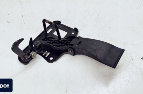 ZAMEK MASKI RYGIEL AUDI A4 B8 A5 8T 8T0823480