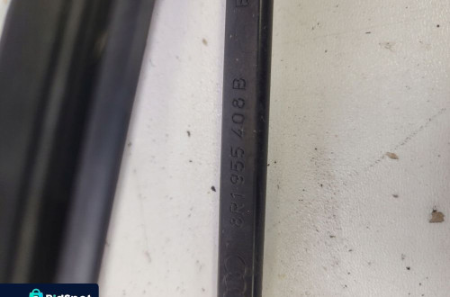 RAMIĘ WYCIERACZKI PRAWE AUDI Q5 8R 8R1955408B