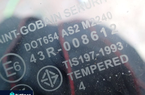 SZYBA LEWY PRZÓD MAZDA 3 2004 RADOM