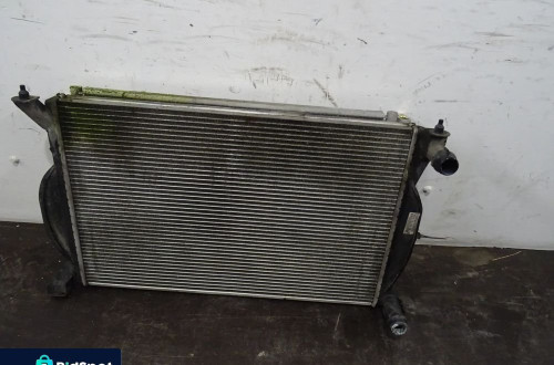 AUDI A4 B7 SEDAN 04-08 1.9TDI CHŁODNICA WODY KLIMATYZACJI 8E0121251A