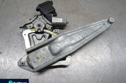 TOYOTA VERSO 09-12 PODNOŚNIK SZYB PRAWY TYŁ TYLNY