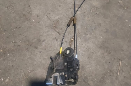 Zamek drzwi przedni prawy przód Toyota Corolla '07r A046693