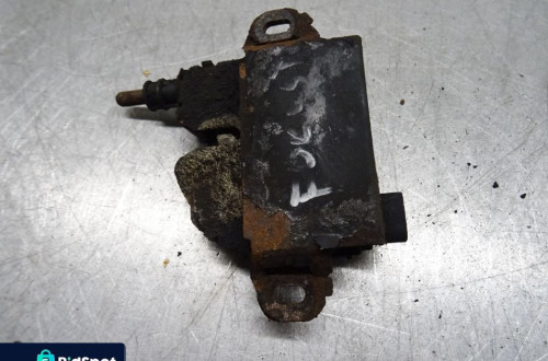 FORD FOCUS MK1 98-01 ZAMEK MASKI PRZÓD