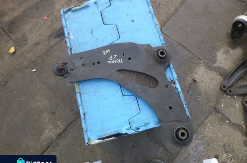 trafic vivaro wahacz przod przedni lewy