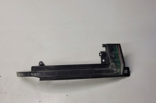 KIERUNKOWSKAZ LUSTERA PRAWY AUDI A4 B8 8K0949102A