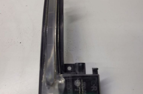 KIERUNKOWSKAZ LUSTERA PRAWY AUDI A4 B8 8K0949102A