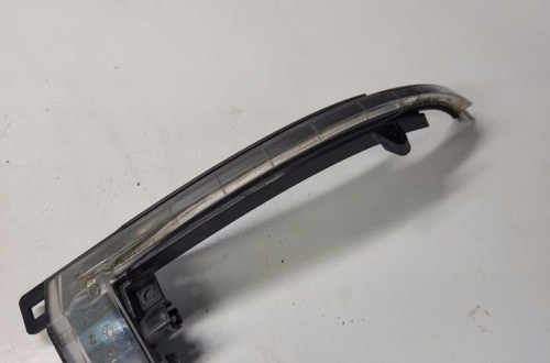 KIERUNKOWSKAZ LUSTERA PRAWY AUDI A4 B8 8K0949102A