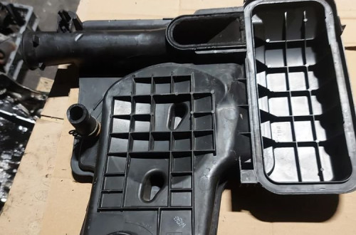 Obudowa filtra powietrza Toyota Yaris 1.0b 1KR 17705-0Q010