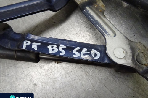 VW PASSAT B5 96-00 1.6 ZAWIASY SIŁOWNIKI KLAPY BAGAŻNIKA TYŁ