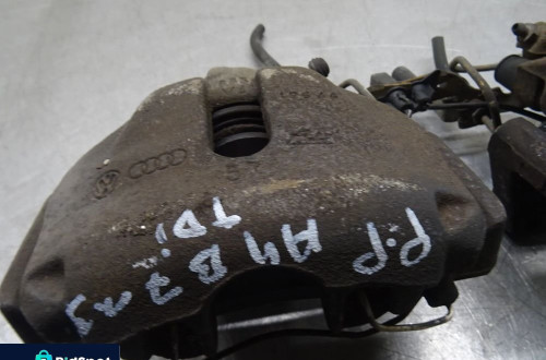 AUDI A4 B7 SEDAN 04-08 1.9TDI ZACISK LEWY PRAWY PRZÓD PRZEDNI