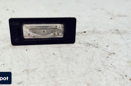 LAMPKA OŚWIETLENIA TABLICY AUDI A4 B8 A5 8T0943021