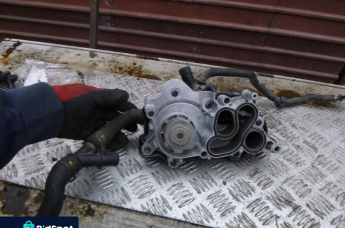 AUDI A1 X8 1,4TFSI POMPA WODY 04E121042M