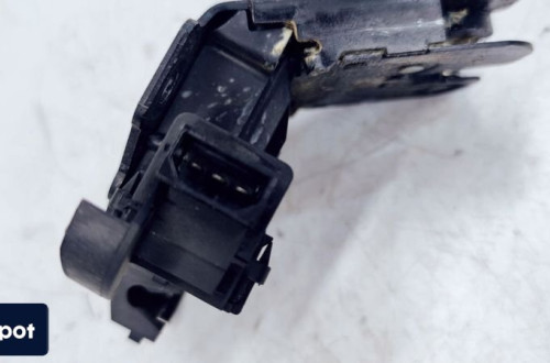 ZAMEK KLAPY TYŁ AUDI A3 A4 B8 A5 A6 Q7 8P4827505C
