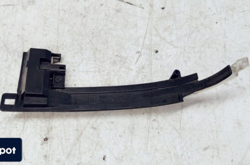 KIERUNKOWSKAZ LUSTERA PRAWY AUDI A4 B8 8K0949102