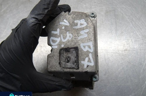 AUDI A4 B7 SEDAN 04-08 1.9TDI PRZEPUSTNICA 03G128063