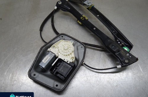 VW GOLF V 03-09 1.4MPI PODNOŚNIK SZYB PRAWY PRZÓD