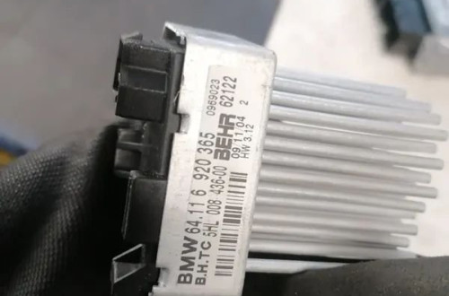 BMW E46 1.8B 04r OPORNIK REZYSTOR DMUCHAWY-6920365
