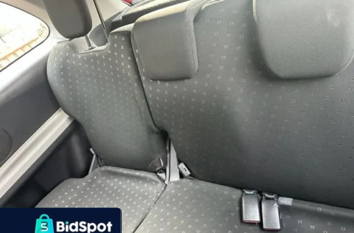 FOTEL PRAWY LEWY PRZEDNI TOYOTA YARIS II 3D