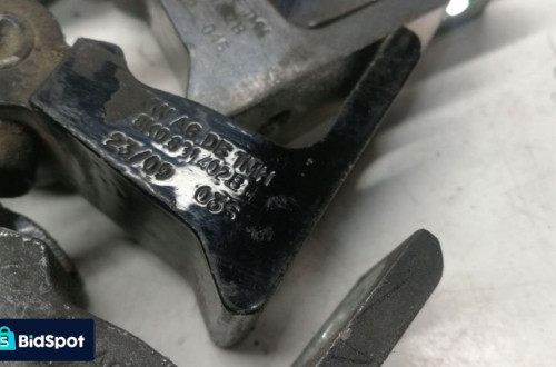 ZAWIAS DRZWI PRAWY AUDI A4 B8 A5 8T Q5 8K0831402B