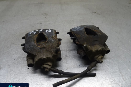 VW GOLF IV HB 5D 1.9TDI ZACISK LEWY PRAWY PRZÓD PRZEDNI
