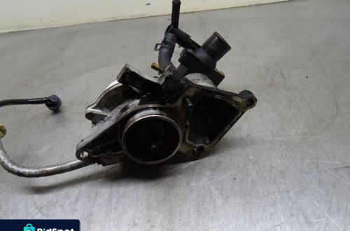 FORD MONDEO MK3 LIFT 03-07 2.0TDCI OBUDOWA TERMOSTATU POMPA VACU VACUM 2S7Q-8A586AB