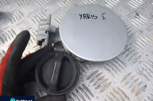 TOYOTA YARIS I KLAPKA WLEWU PALIWA KOREK