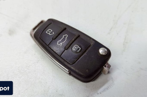 KLUCZYK PILOT SCYZORYK AUDI A3 8P 8P0837220D *45*