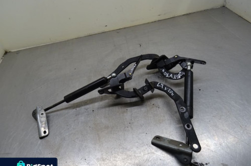 VOLVO V70 II 00-04 2.4D ZAWIASY SIŁOWNIKI KLAPY BAGAŻNIKA 8643098