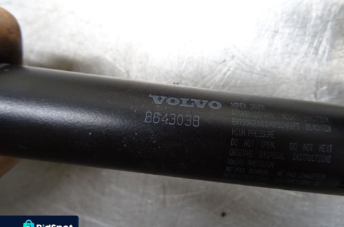 VOLVO V70 II 00-04 2.4D ZAWIASY SIŁOWNIKI KLAPY BAGAŻNIKA 8643098