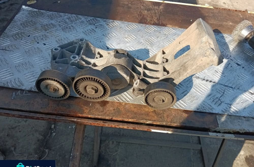 mercedes w169 a-klasa 1.5b lapa podstawa alternatora sprezarki kilmatyzacji napinacz paska