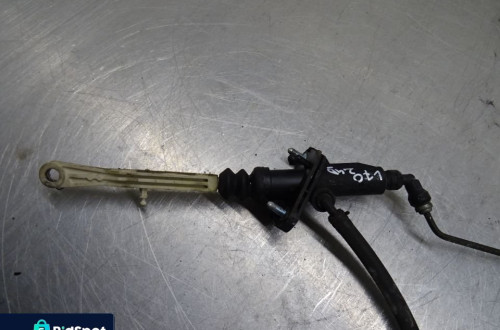 VOLVO V70 II 00-04 2.4D POMPKA PRZEWÓD SPRZĘGŁA WYSPRZĘGLIK 8636540