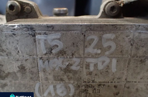 PODSTAWA FILTRA CHŁODNICA OLEJU T5 2.5 070115389E RADOM