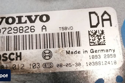 VOLVO V50 07r 2.4 D5 KOMPUTER SILNIKA 30729826A