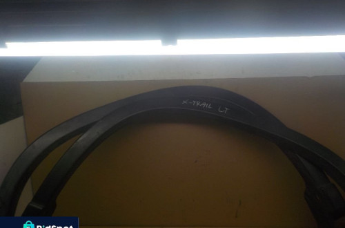 NISSAN X-TRAIL T31 LISTWA NAKŁADKA NA BŁOTNIK LEWY TYŁ