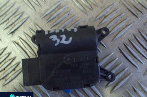 SILNICZEK NAGRZEWNICY AUDI A4 B6 2.0 0132801304 RADOM