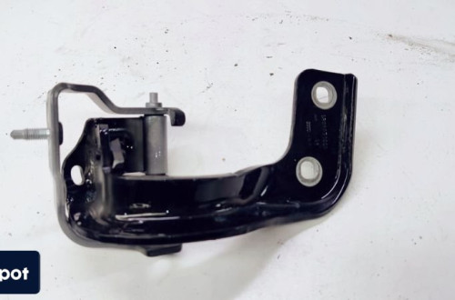 ZAWIAS TYLNEJ KLAPY PRAWY AUDI Q5 8R0827300A