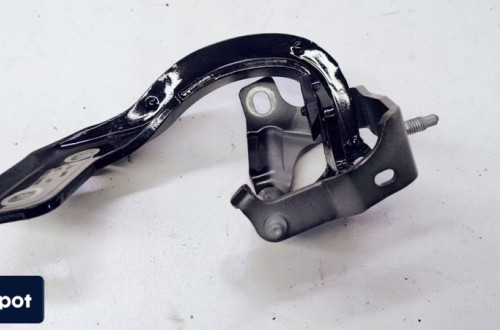 ZAWIAS TYLNEJ KLAPY PRAWY AUDI Q5 8R0827300A