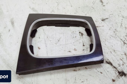 RAMKA MIESZKA BIEGÓW AUDI A3 8P 8P0864261D 3A4