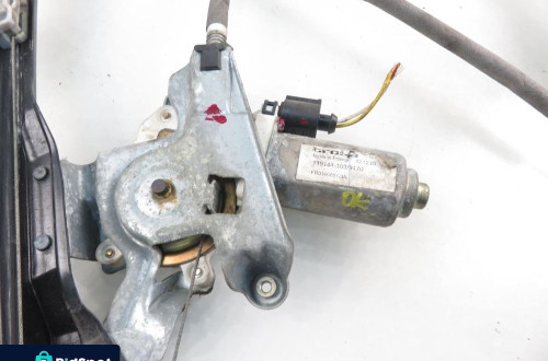 PODNOŚNIK SZYBY LEWY PRZEDNI FORD FOCUS MK1 XS4123201